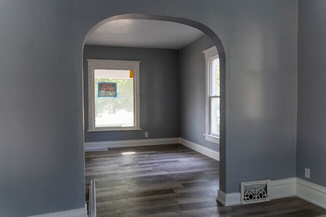 Building Photo - 305 5th Ave SE