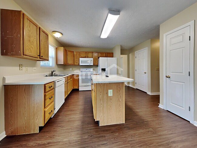 Foto del edificio - 229 Triple Crown Dr