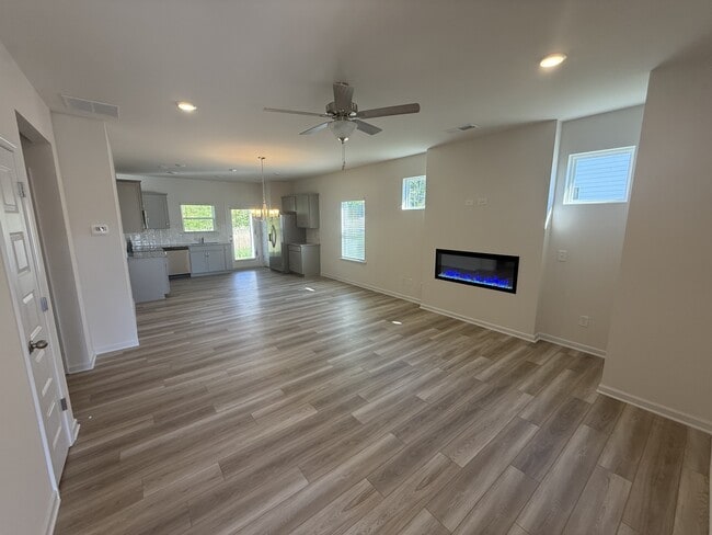 Foto del edificio - 184 Fair Oak Ln