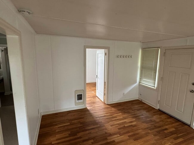 Building Photo - 1 Bedroom Duplex in Downtown Eugene