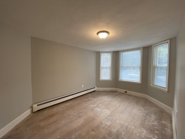 Building Photo - 205 Chelsea St