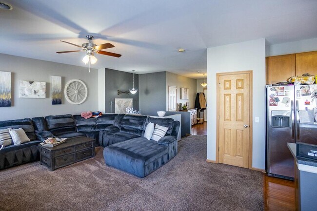 Building Photo - 906 Mineral Dr