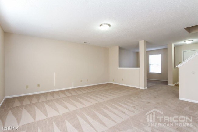 Building Photo - 5632 N Jefferson Dr