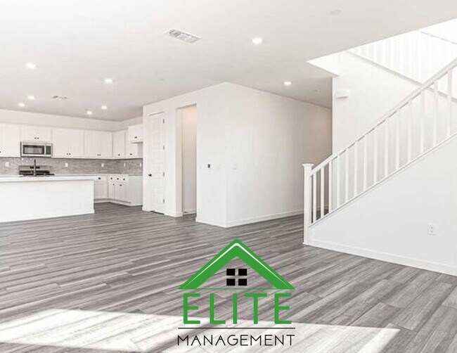 Building Photo - Exceptional Two Story Home