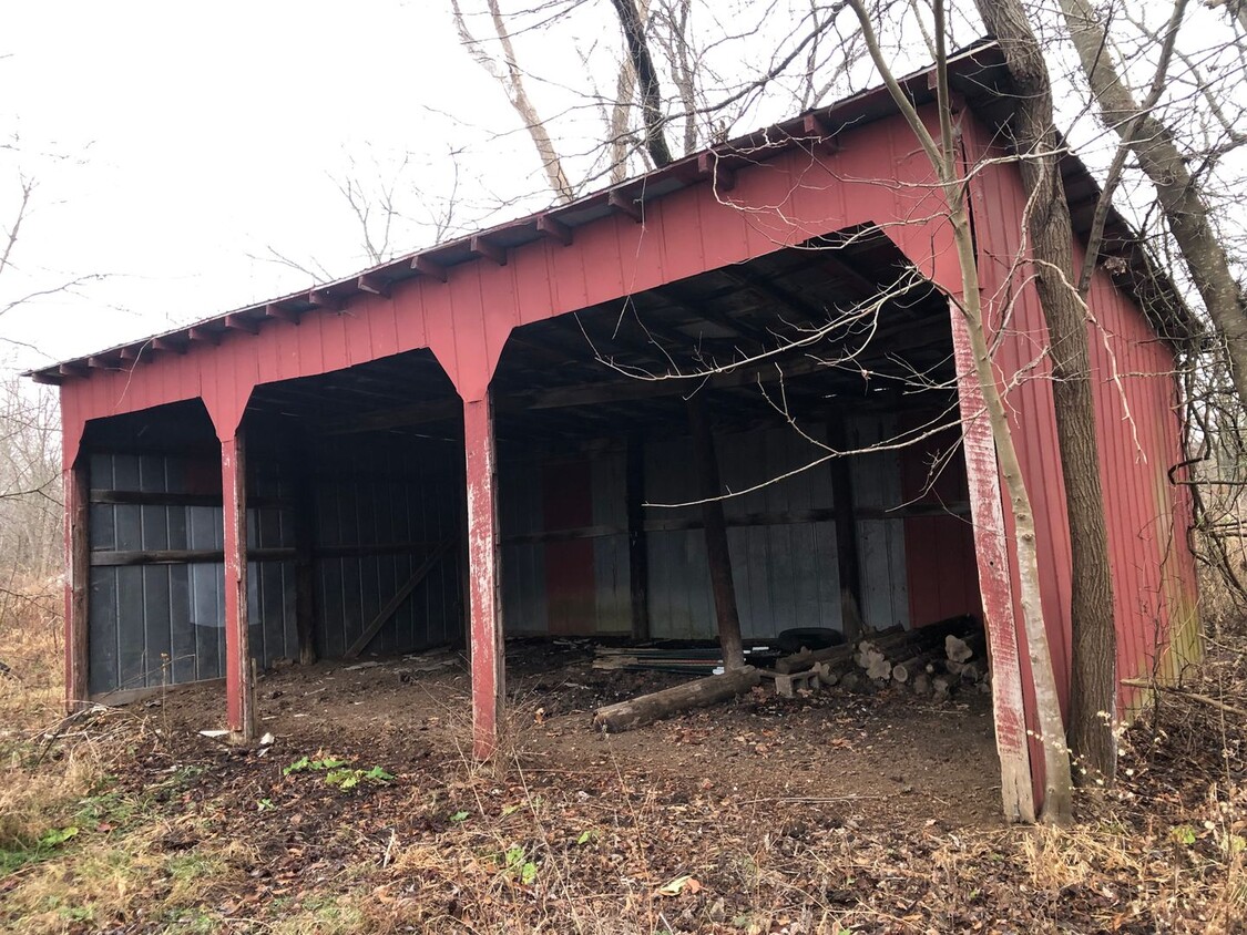 Building Photo - BISMARCK - 2 bedroom with horse barn & mac...