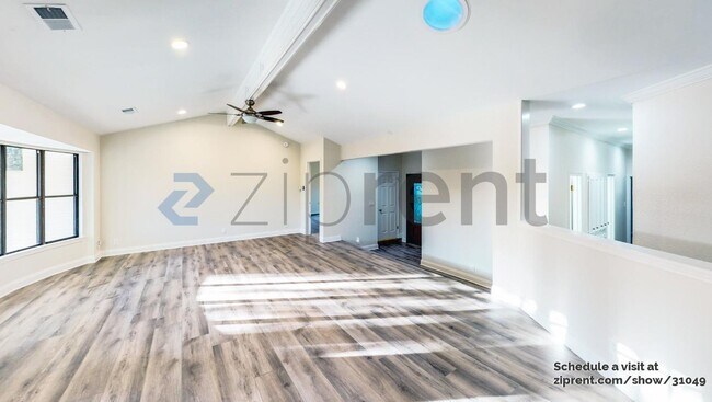 Foto del edificio - 2120 Wychwood Dr