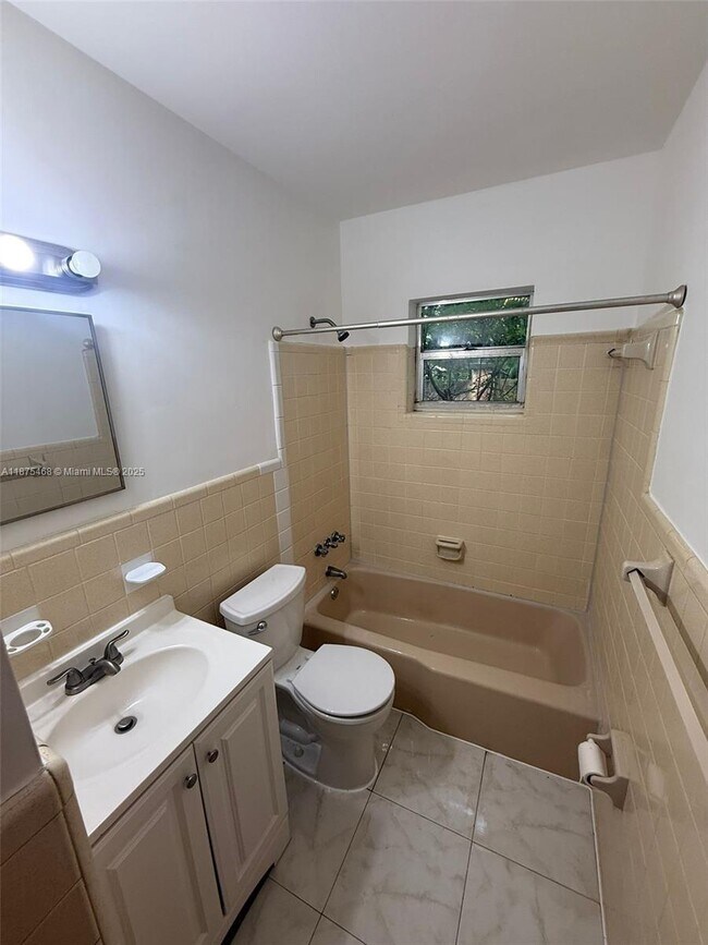 Foto del edificio - 315 NW 32nd St
