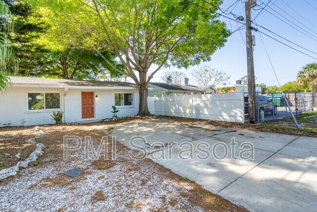 Building Photo - 944 42nd St