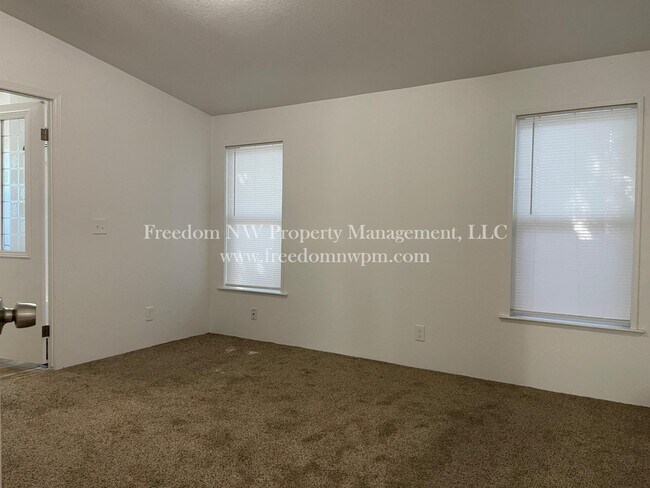 Building Photo - 908 Vienna St