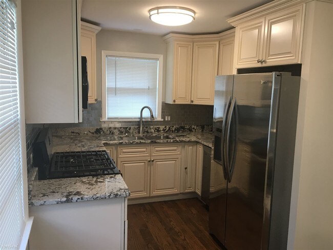 Foto del edificio - 16431 Dobson Ave