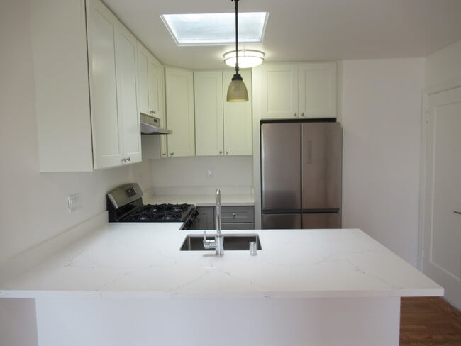 Building Photo - 3939 Ortega St