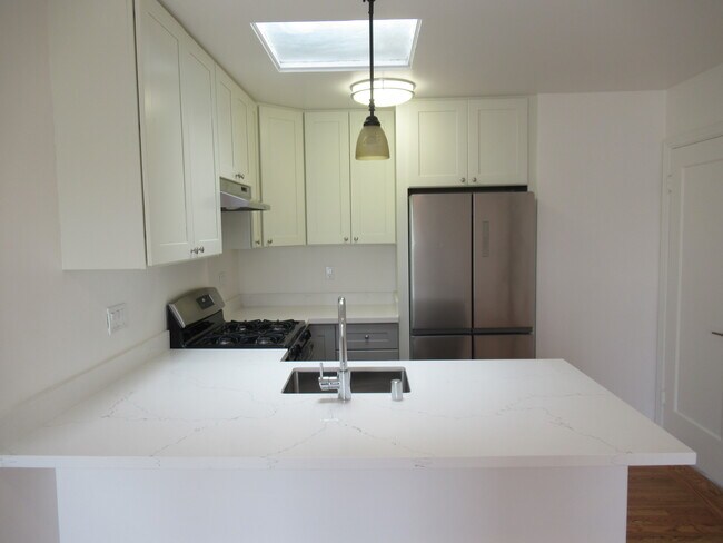 Foto del edificio - 3939 Ortega St