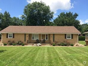 Building Photo - 1801 Lynwood Dr