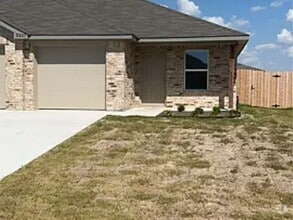 Building Photo - 3207 Stonewall Dr