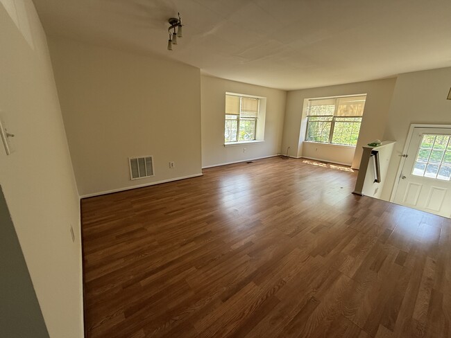 Living Area - 7702 Chadds Landing Way