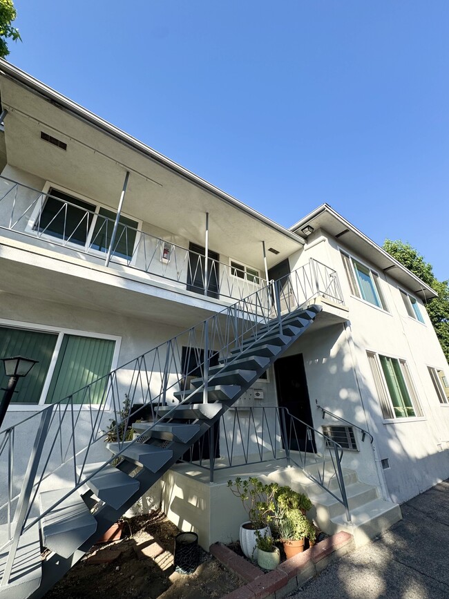 Building Photo - 446 E Cypress Ave