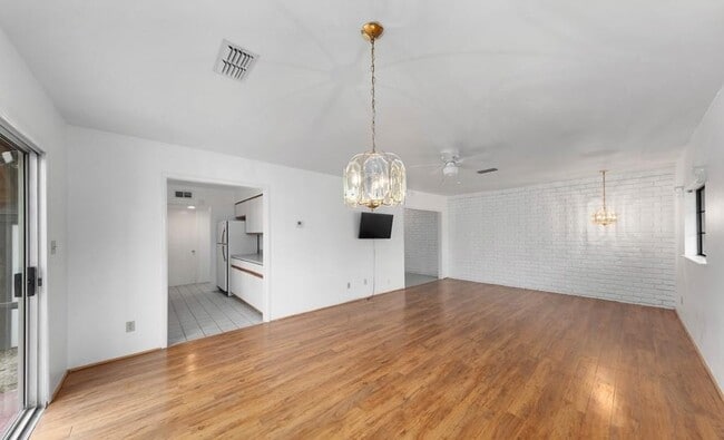 Building Photo - 313 McFadden Dr