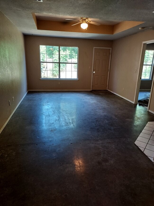 Building Photo - 204 Killdeer Dr
