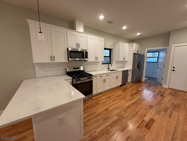 Building Photo - 76 Barbara St