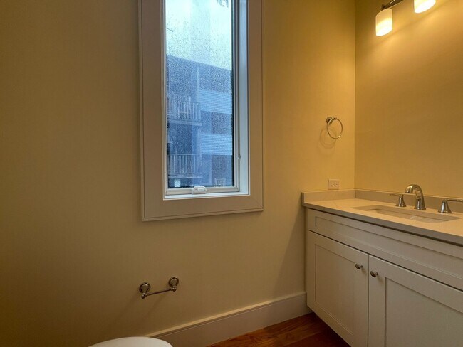 Building Photo - Newer Construction Luxury unit 3 bed 2.5bath in Brookline!