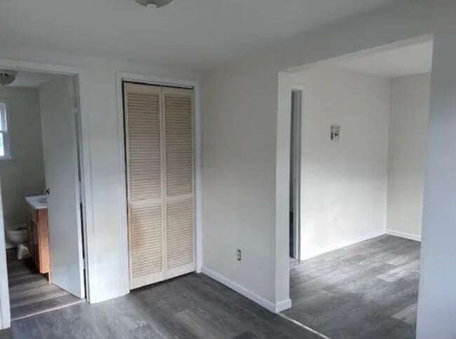 Building Photo - 2215 S 5th Ave