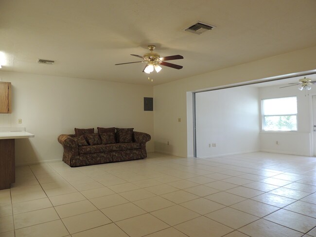 Sala de estar - 4862 SE Anchor Ave