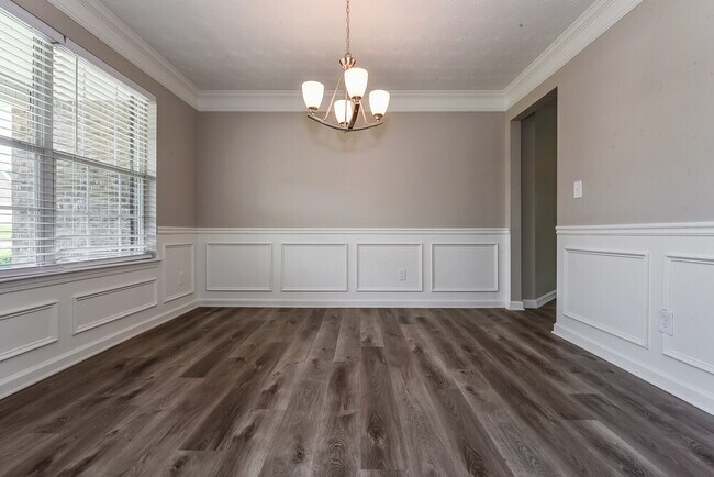 Foto del edificio - 657 Howell Dr