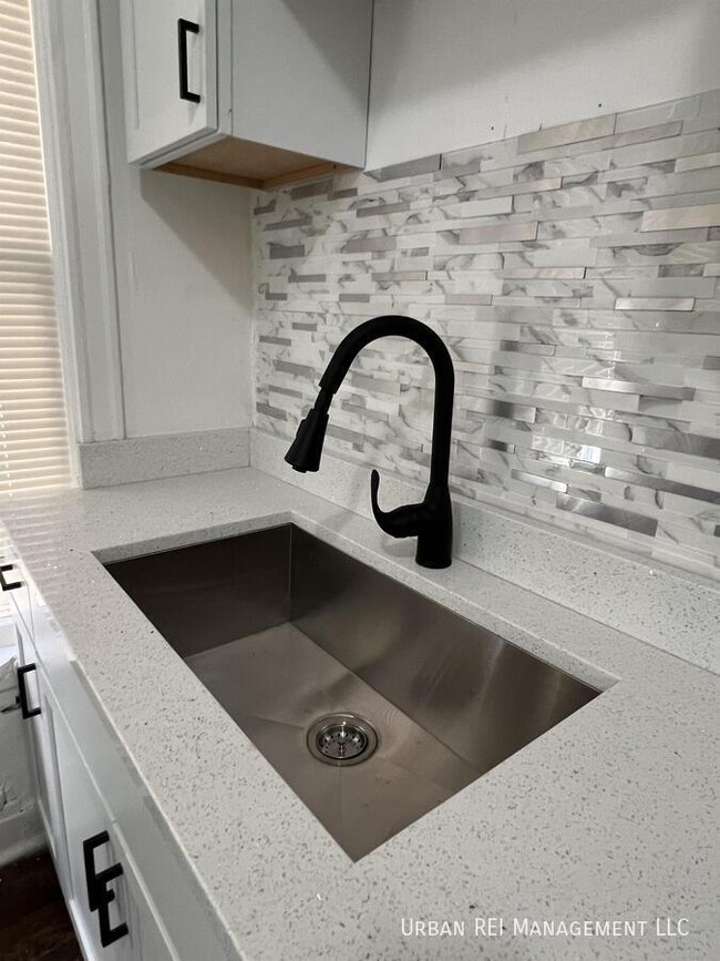 Building Photo - 6134 S St Lawrence Ave