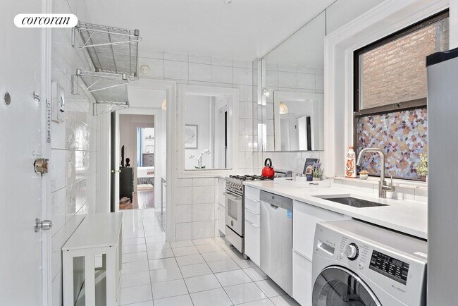Foto del edificio - 228 W 16th St
