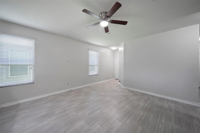 Building Photo - 2719 Skyview Long Dr