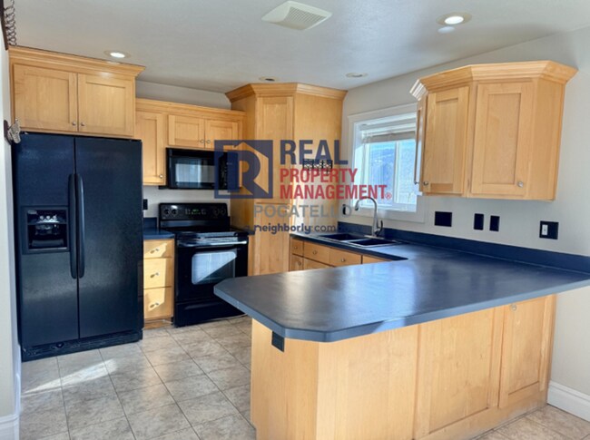 Foto del edificio - 3 bed 2.5 bath 2 car garage house - Pet friendly