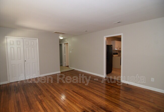Building Photo - 617 Jefferson Dr
