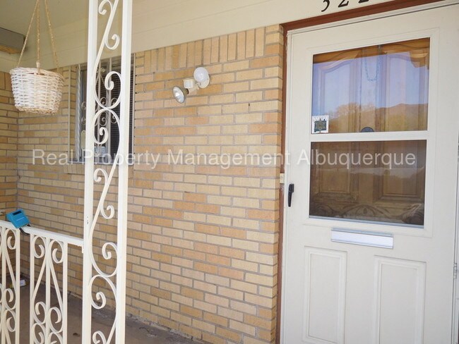 Foto del edificio - 3221 June St NE