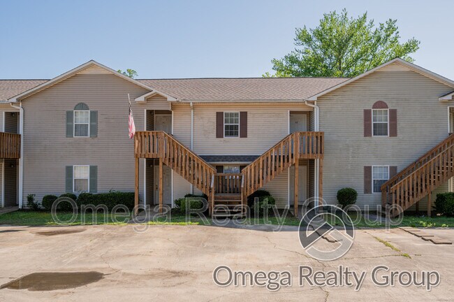 Foto del edificio - 484 Grey Hill Rd