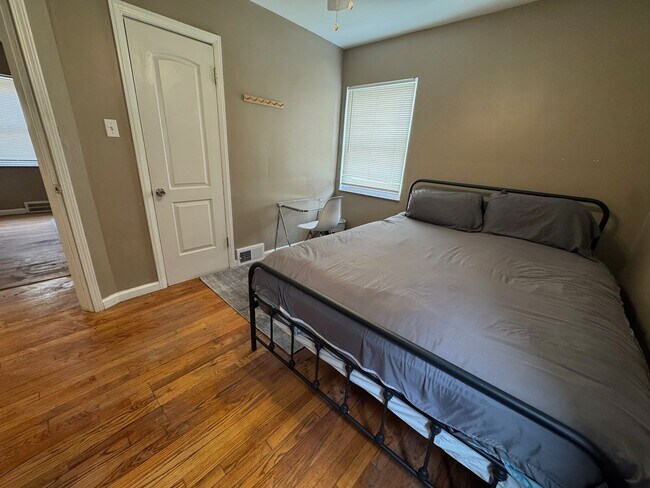 Foto del edificio - 16927 Chandler Park Dr