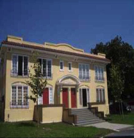 Foto del edificio - 502 N Heliotrope Dr
