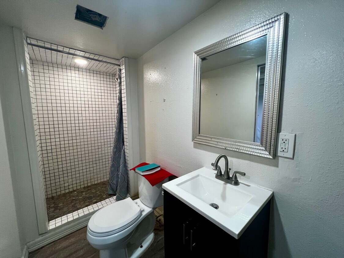 Building Photo - Cozy Studio Near Texas Tech