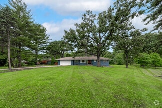 Building Photo - 24W360 Hemlock Ln