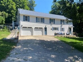 Building Photo - 124 E Rd