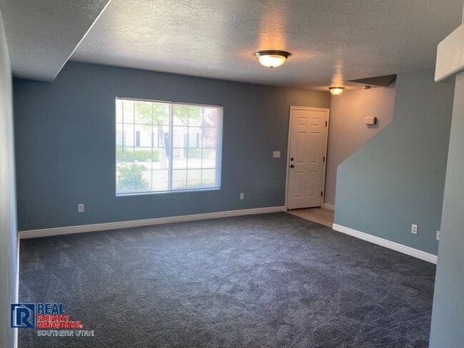 Building Photo - Lexington Hills Townhome