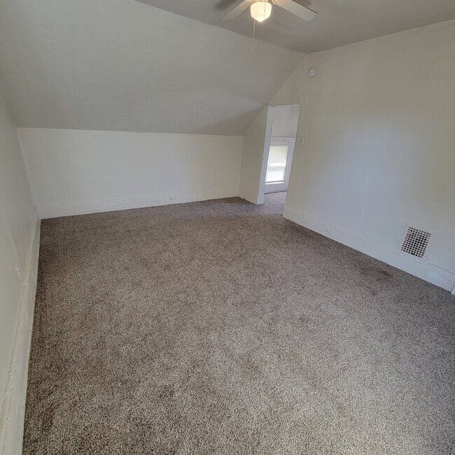 Foto del edificio - 2220 E Walnut St