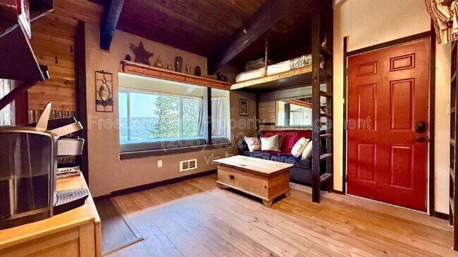 Foto del edificio - 240 Mogul Hill Rd