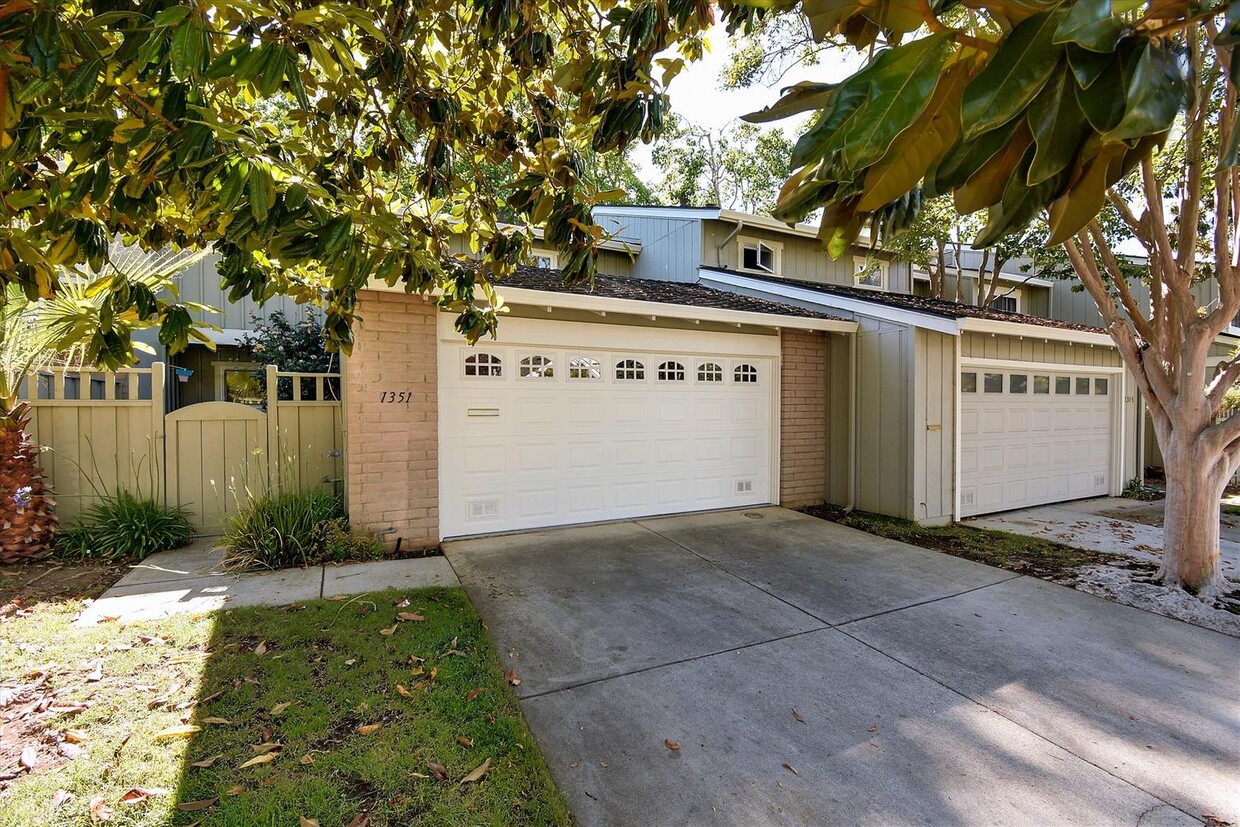 Foto principal - Remodeled townhouse with AC, Top Cupertino...