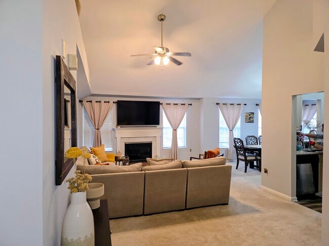 Foto del edificio - 5908 Founders Hill Dr