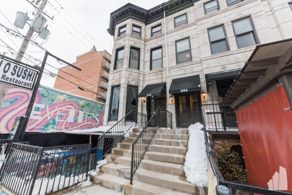 Foto principal - 346 W Armitage Ave