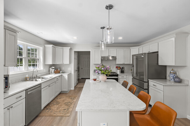 Pristine kitchen - 180 S Pier Rd