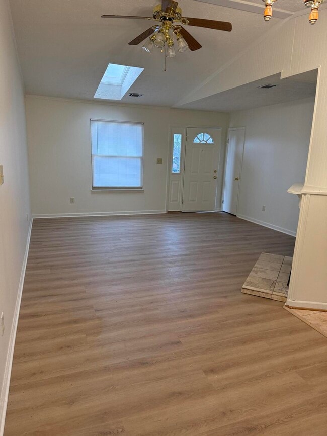 Building Photo - 107 Hillside Dr