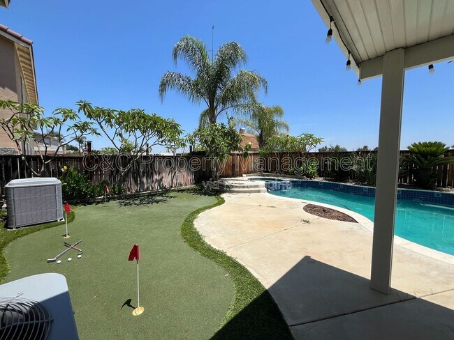 Foto del edificio - 23306 Daisy Dr