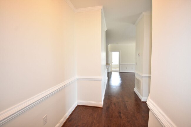 Foto del edificio - Coming Soon- 3 Bedroom and 2 Bath Condo- Woodland Village (No Pets)
