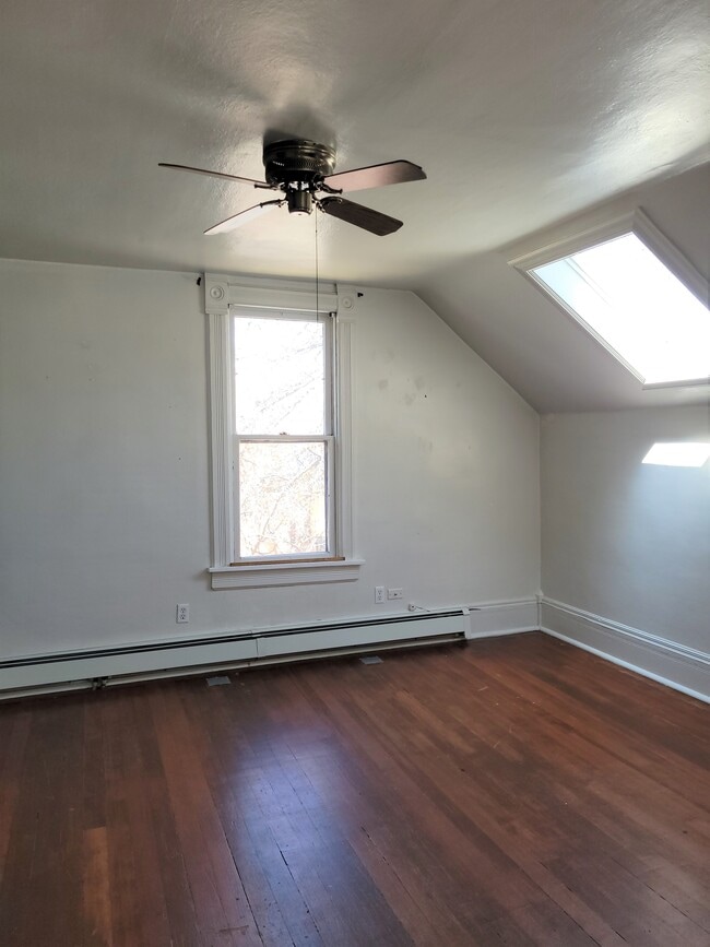 Building Photo - 828 Blake Ave